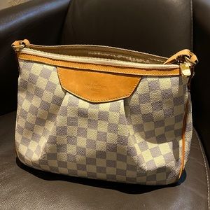 Authentic Louis Vuitton Damier crossbody bag